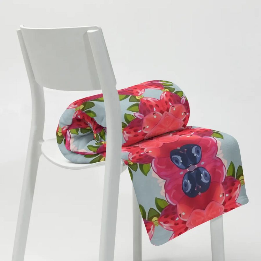 Berry Bliss Seamless Patterned Throw Blanket product image (10)