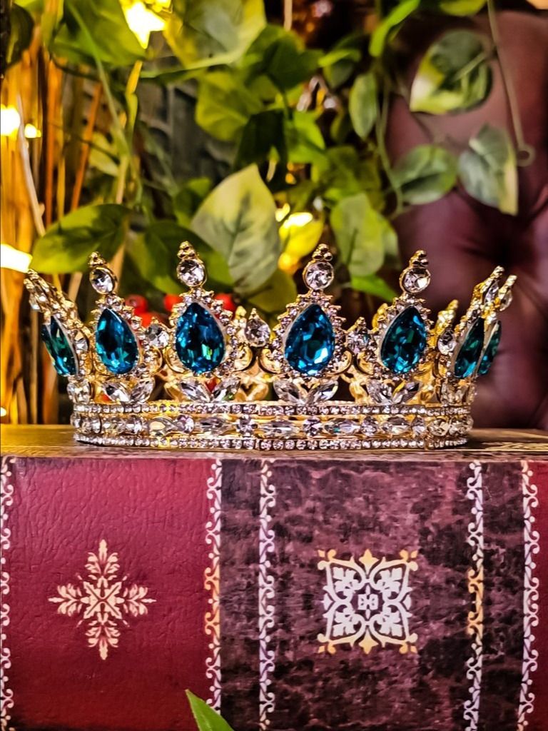 The Armored Kingdom Vivid Skyborn Blue Sovereign Crown (Gold) product image (5)