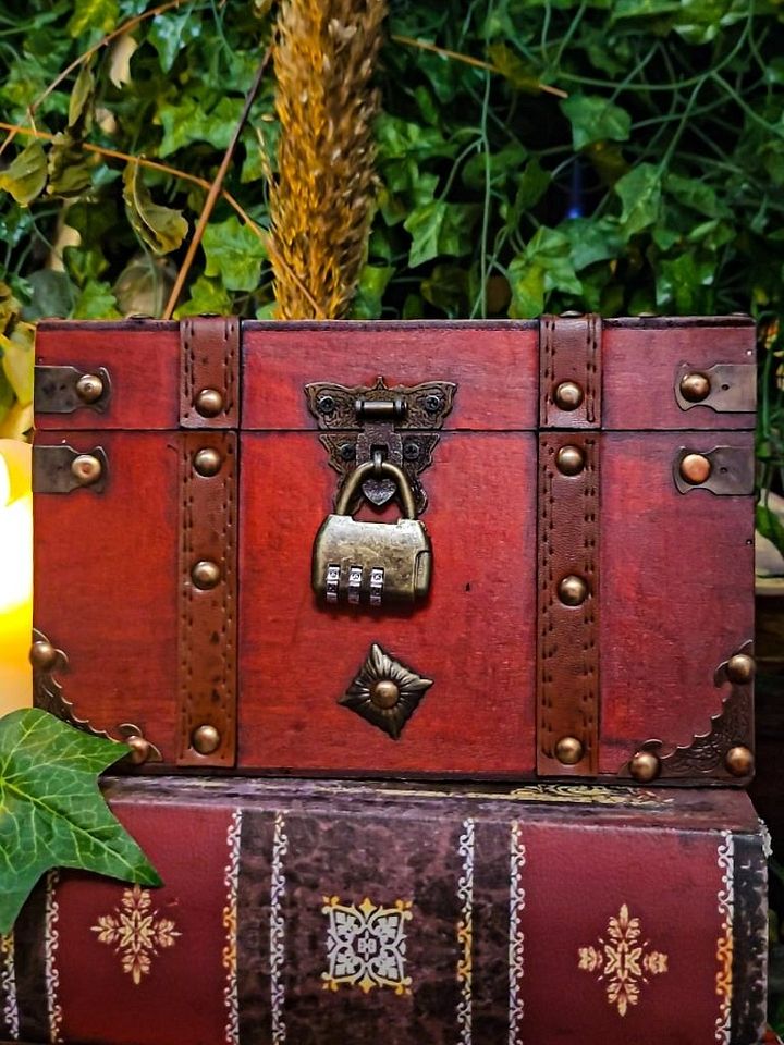 The Armored Kingdom Royal Guard's Treasure Chest product image (1)