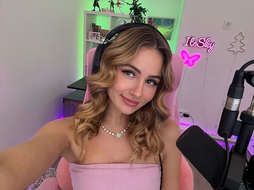 Did not post these before so here we go. Super curly me💁🏼‍♀️✨
