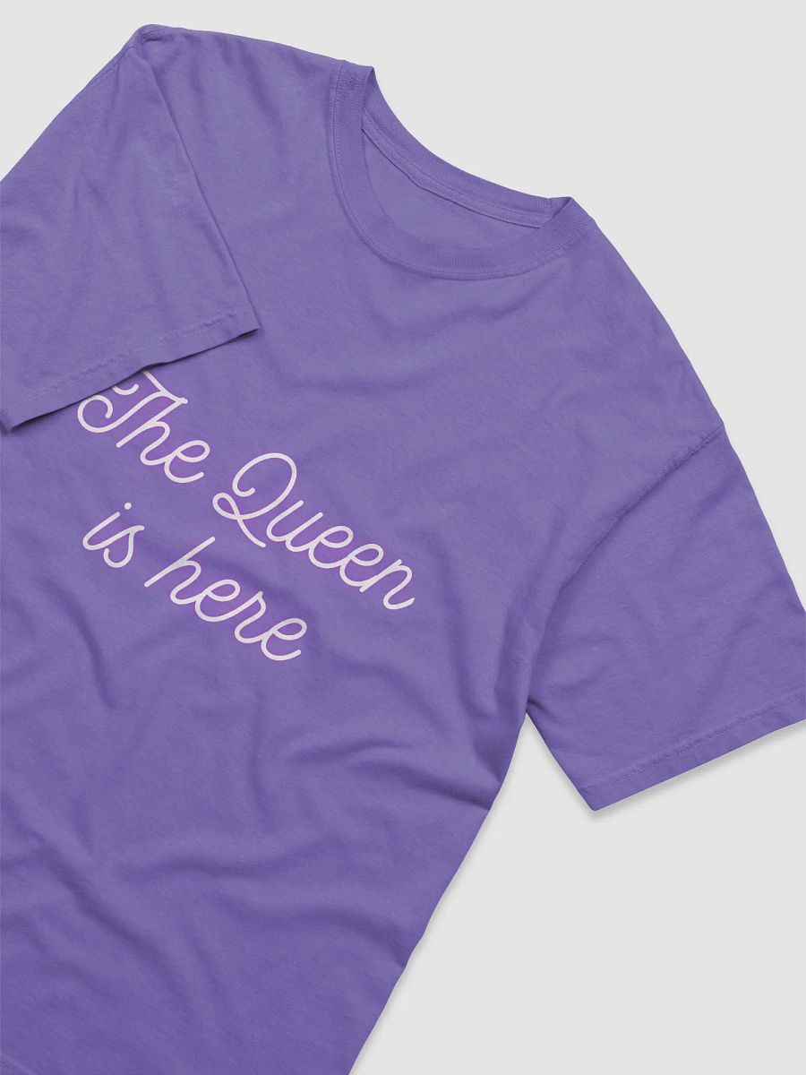 The queen is here product image (3)