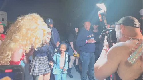 LISTENING TO @iamcardib NEW ALBUM AM I THE DRAMA?! SO GOOD! ❤️ REMEMBER TO MONE LITTLE GIRLS! 😂💅🏾🧱 #CardiB #AmITheDrama #Drag...