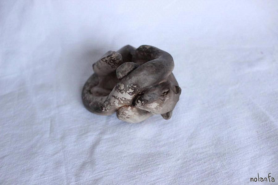 Small Clay Leopard: biting tail product image (2)