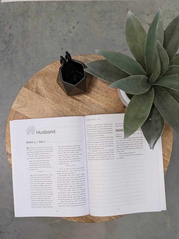 Family Restored: A Transformative 5-week Devotional from Men of Iron. product image (2)