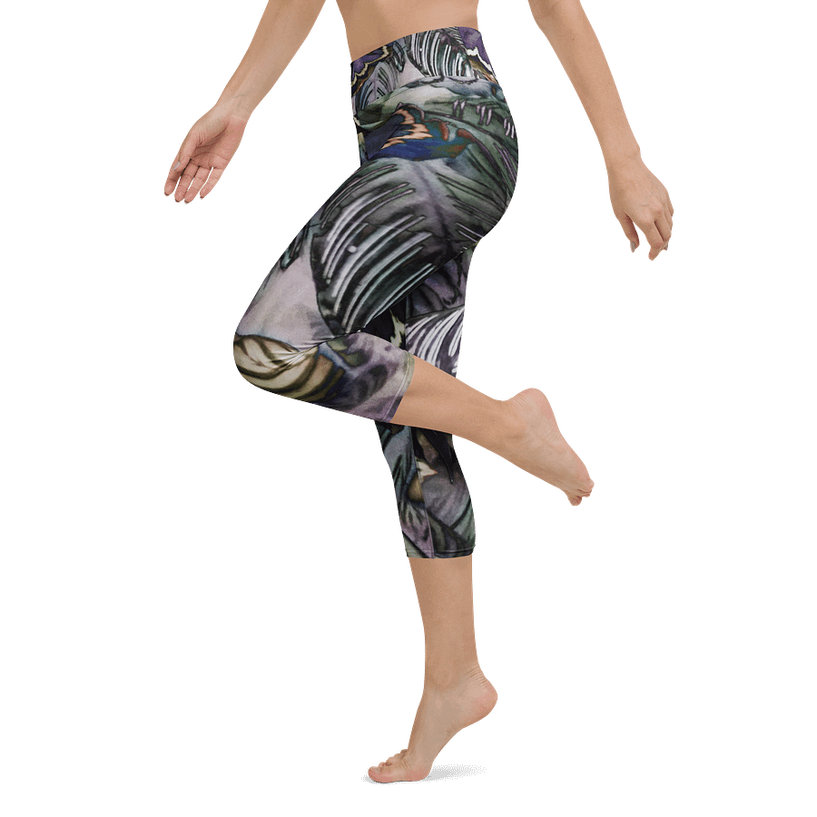 Purple Leaves Capri Leggings product image (5)