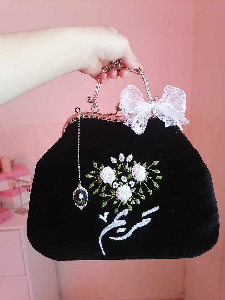 Velvet middle flowers handbag product image (2)