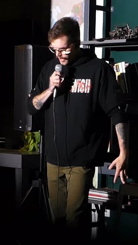 It’s a hostage situation, please help. 

#standupcomedy #donttellcomedy #seattle #tacoma #comedian #comedy #cat #catdad #esa