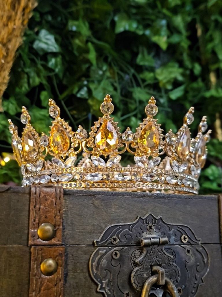 The Armored Kingdom Crystallized Honey Crown (Gold) product image (3)