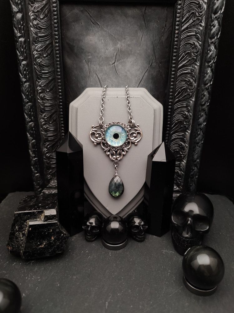 Eye Painted Amulet - FrostGlint product image (3)