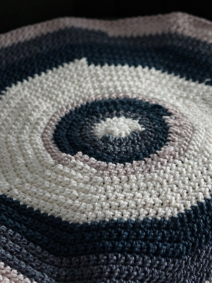 Chunky double crochet round blanket pdf pattern product image (1)