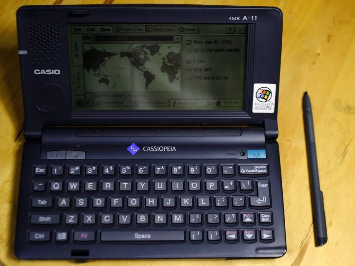Cassiopeia A-11 4MB - RARE Vintage PDA / Pocket Computer - Casio - Windows CE product image (2)