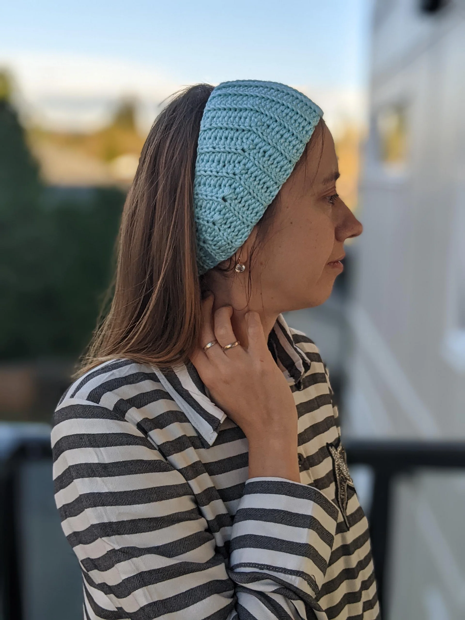 Crochet Headband with a Button Closure Pattern product image (4)