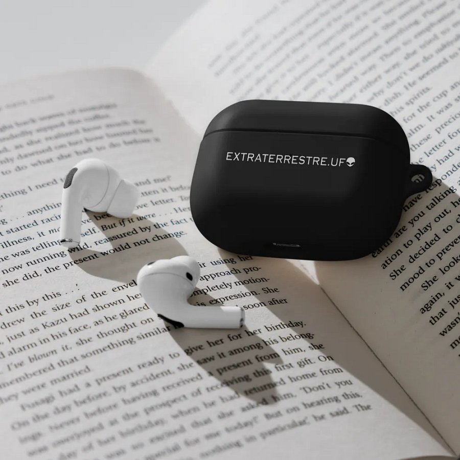 Extraterrestrial AirPods Case product image (31)