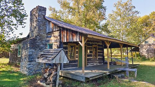 Warm fall day hike at Caesar Creek Park in Ohio. More photos and information via our BIO link.

#ceasarcreekstatepark #pionee...
