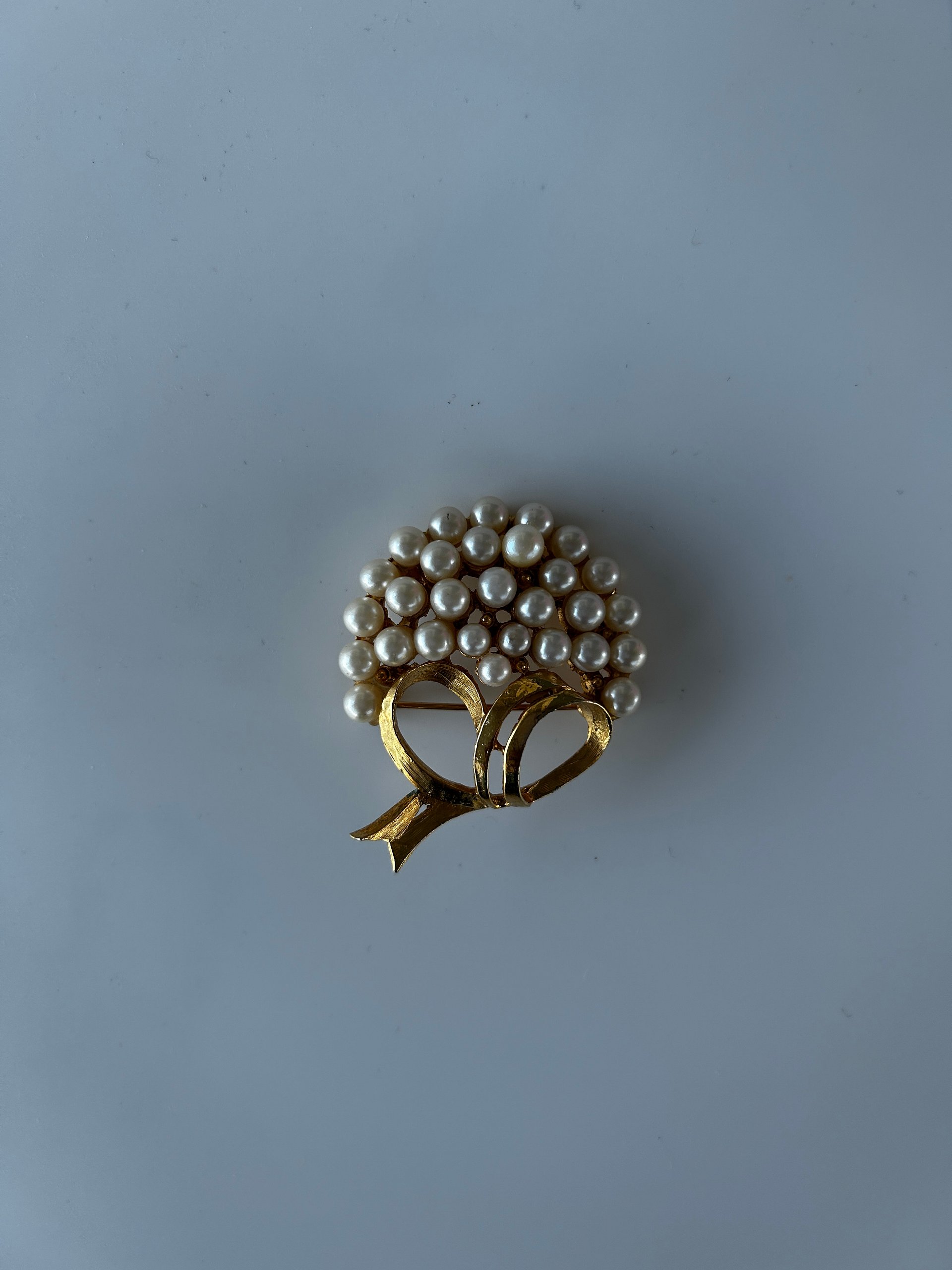 Vintage Gold Tone Faux Pearls Bow Brooch product image (1)