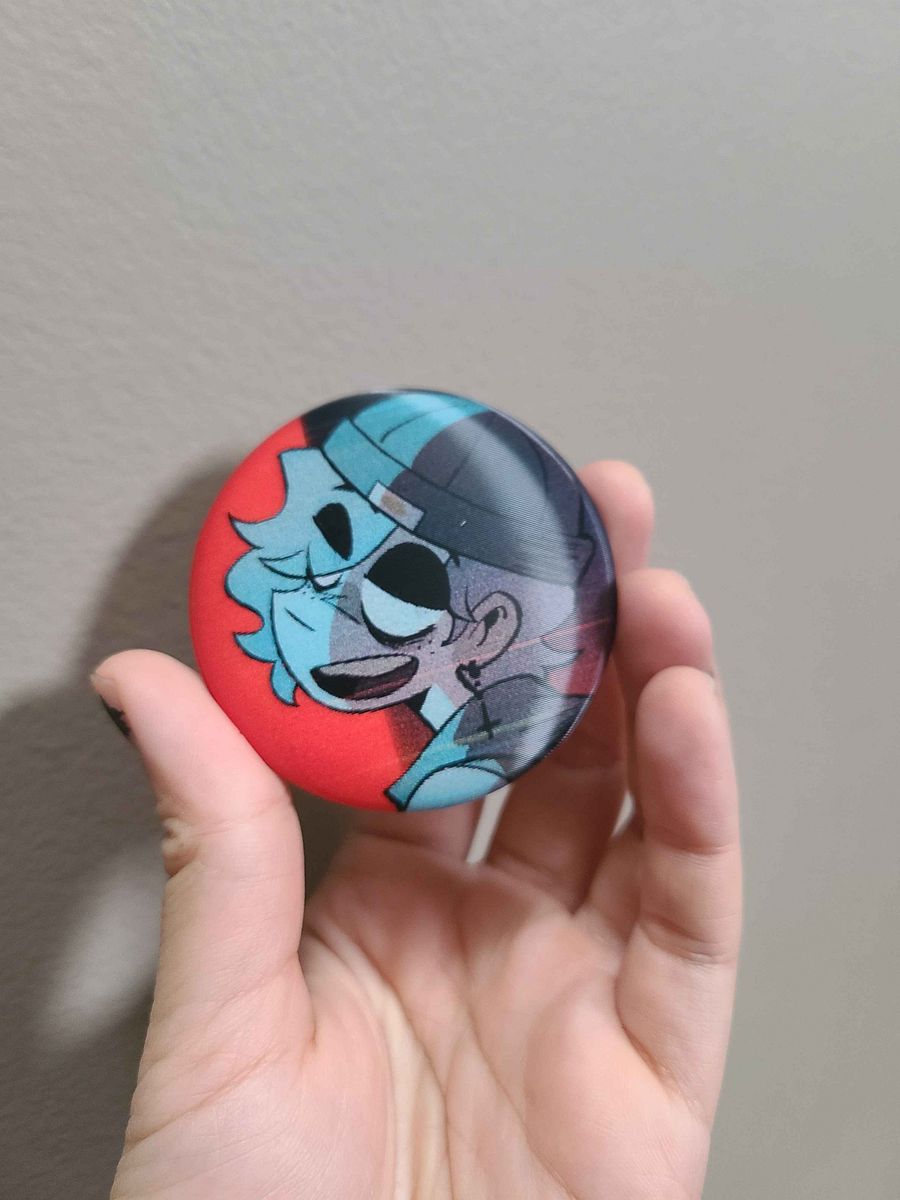 Pine Point: Dimitri Static Eyes Lenticular Badge product image (3)