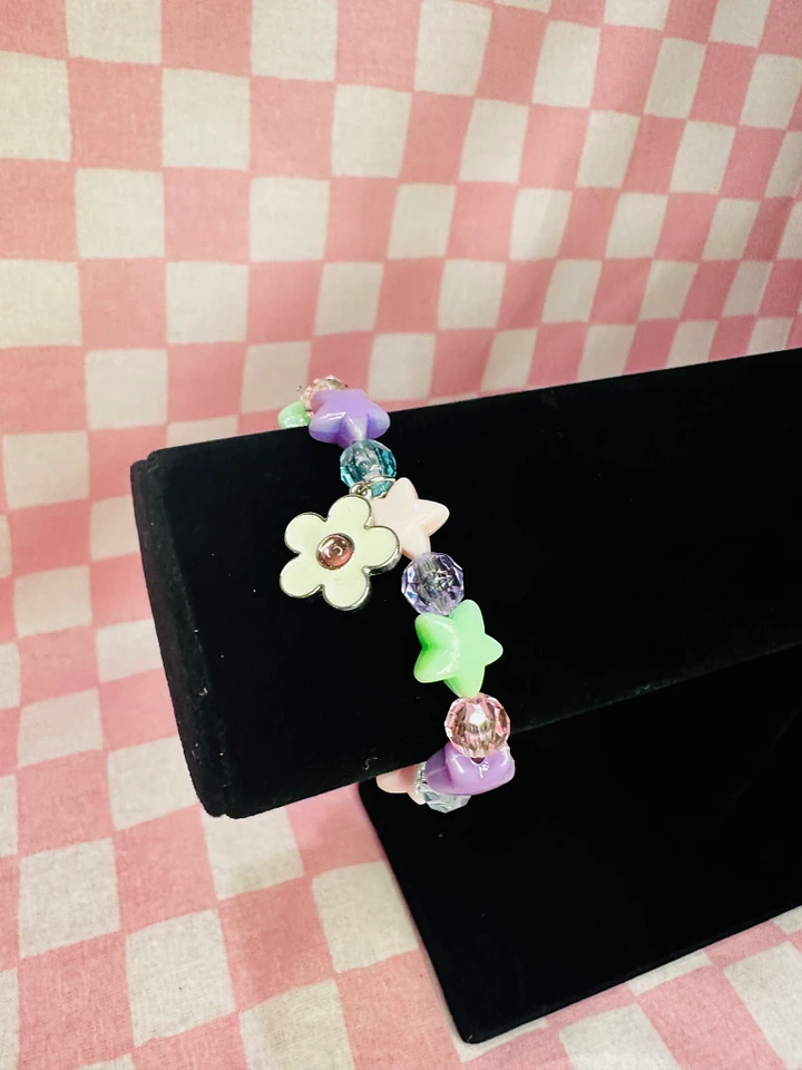 Pastel Rainbow Star White Flower Stretch Bracelet product image (1)