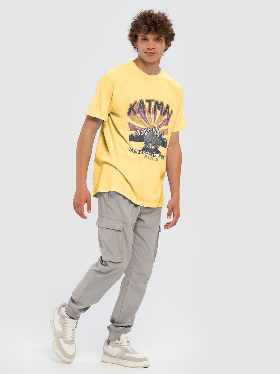 Katmai National Park, Alaska Tee | Retro-Style Western T-Shirt for Travel and Road Trips product image (18)