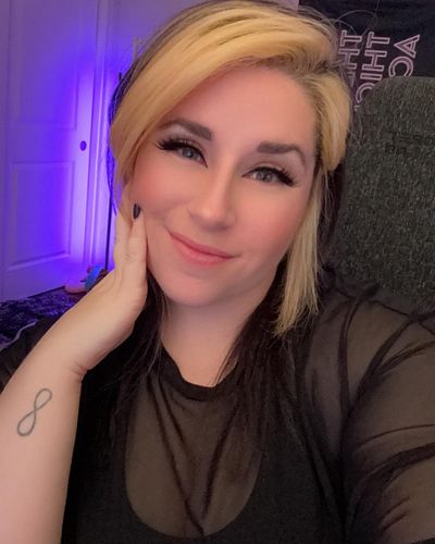 Am I thinking of someone or food???
Probably food

#self #selflove #weightloss #weightlossjourney