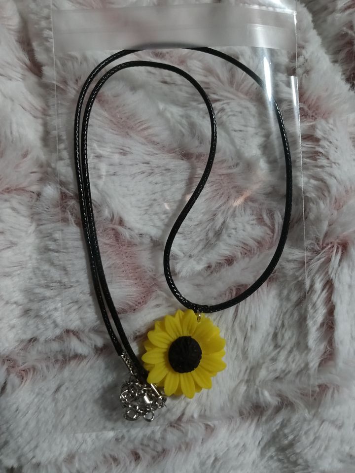 Boss momma sunflower necklace product image (1)