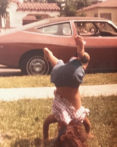 Ayyyy to be young and free…there’s nothin like it. I was really feelin myself right here tho headstand and all. #young #nique...