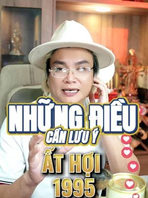 🐷 ẤT HỢI 1995 – CẢNH BÁO 6 THÁNG CUỐI 2025: MỘT BÊN MAY, MỘT BÊN HUNG 📉 Nam mạng gặp sao Thái Bạch – một trong những hung tinh mạnh nhất: hao tài, dễ bệnh, thị phi kéo dài 📈 Nữ mạng lại có sao Thái Âm – chủ hỷ sự, tài lộc, thuận lợi đường tình cảm và gia đạo ❗ Nhưng cả hai đều phạm xung Thái Tuế – cần đặc biệt chú ý khí trường sống & làm việc 🌿 GIẢI PHÁP PHONG THỦY ỨNG DỤNG 👉 Dùng Combo Xông Chú Tiến Ngạn (Trầm – Dâu Tằm – Hương Thảo) để: • Thanh lọc khí xấu, giảm thị phi • Cân bằng tinh thần – ngủ ngon hơn • Giữ lộc – tăng sinh khí trong nhà 📅 Xông nhà: ngày 4 – 12 – 20 âm lịch hàng tháng 🕓 Giờ tốt: • Giờ Mão (5h–7h sáng) – tăng dương khí • Giờ Hợi (21h–23h tối) – xả áp lực – ngủ yên 📍 Hướng xông: Chính Đông – Tây Nam 🧘‍♂️ Xông người: mỗi sáng hoặc tối, ngồi tĩnh – hít sâu – mở nhạc 432Hz 📲 COMMENT 