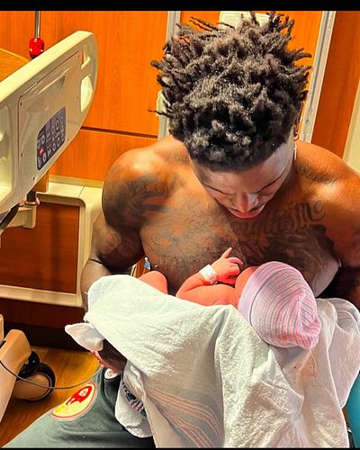 Miami Dolphins WR Tyreek Hill and his wife have announced they just had a new baby girl, he has over 10 kids. ❤️
#tyreekhill ...