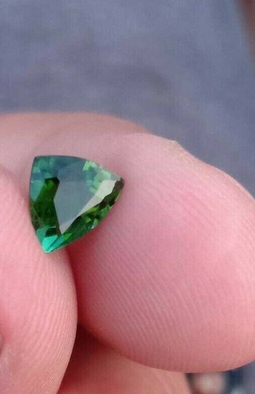 BRAZILIAN TOURMALINE TRILLION SHAPE GREEN COLOR LOOSE GEMSTONE, 1.10 CARAT product image (1)