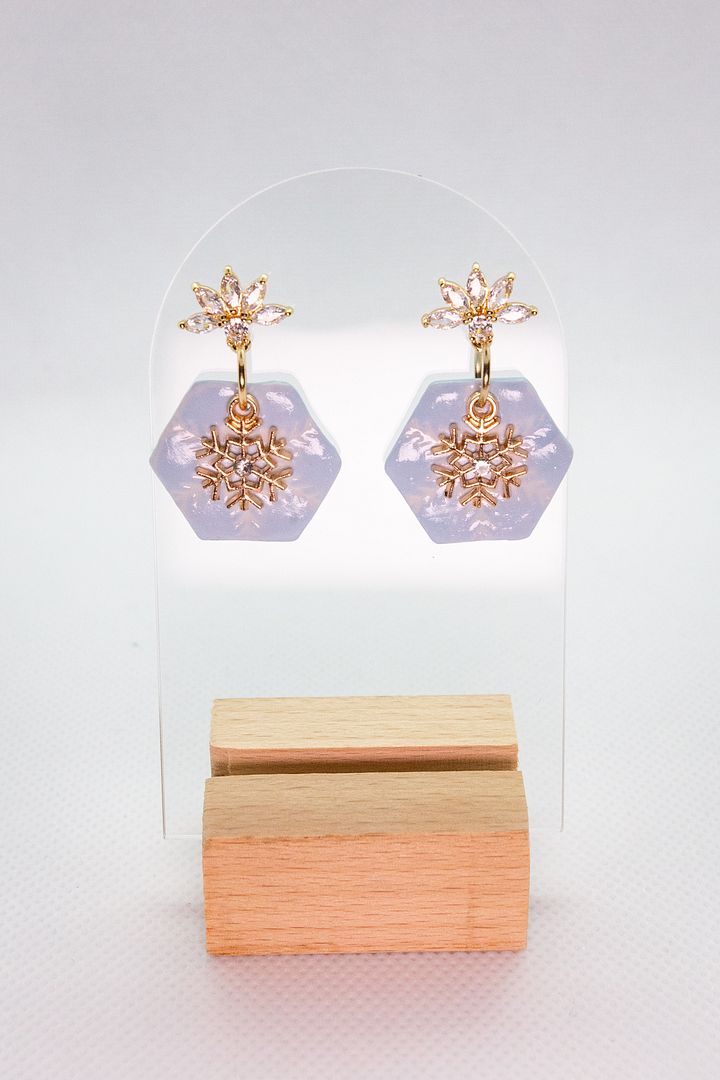 Gold Snowflake CZ product image (1)