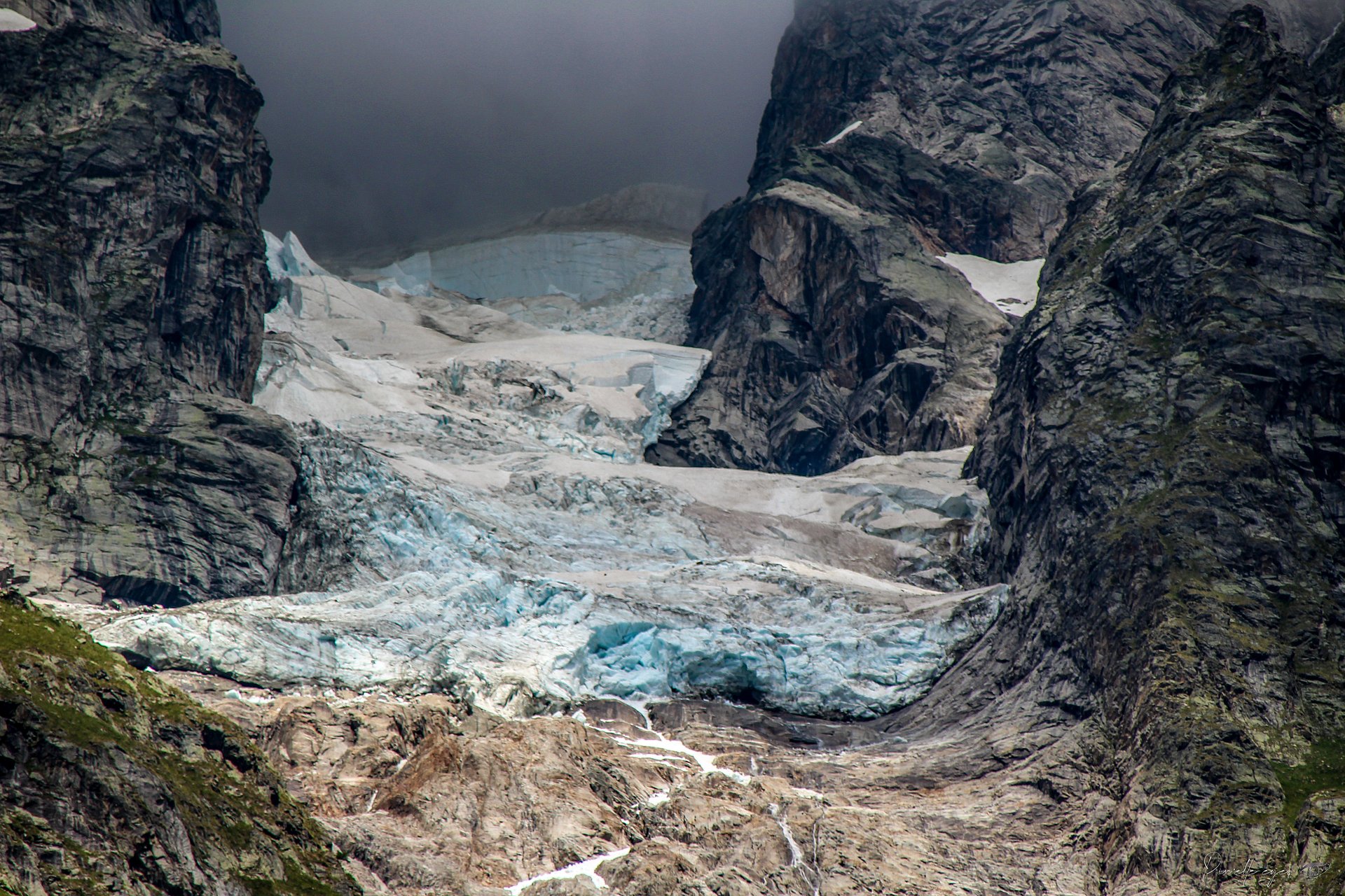 Glacier Majesty – French Alps - South Mont Blanc product image (1)