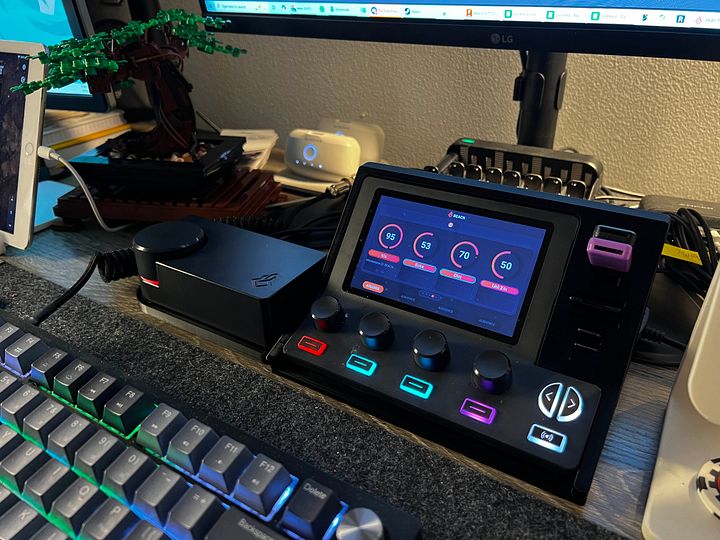 BEACN Mix Create + Studio Desk Mount product image (1)