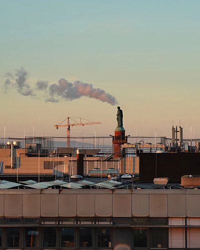 The Langer Ludwig is releasing some steam. 

In Darmstadt to visit family and to enjoy a few Christmas Markets.

#darmstadt #...