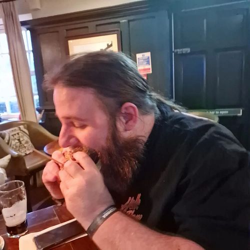 She's been at it again documenting me eating another burger! @finnyilya i love this girl so much 🤣🤣🤣🤣🤣