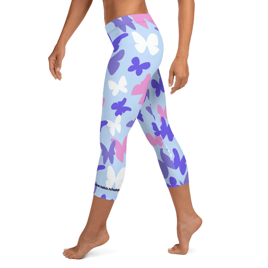 Butterfly All-Over Print Capri Leggings product image (4)