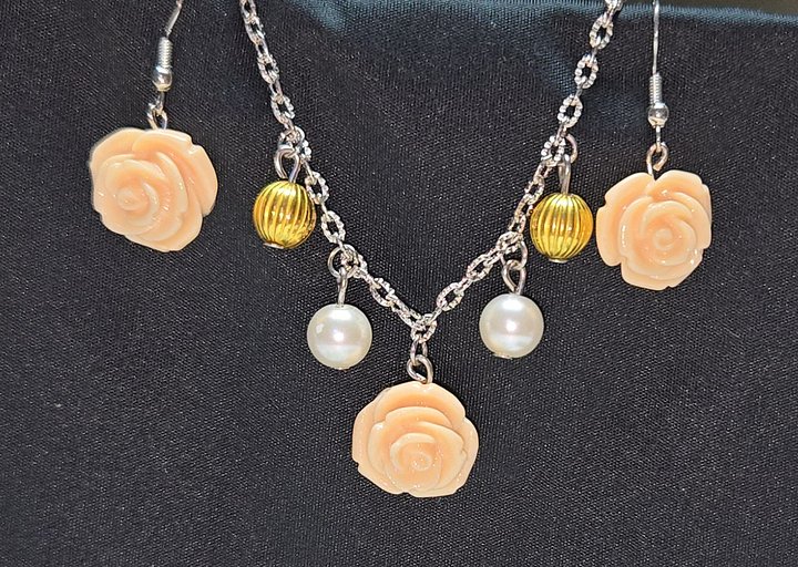 Acrylic flower bead Earrings and bracelet product image (1)