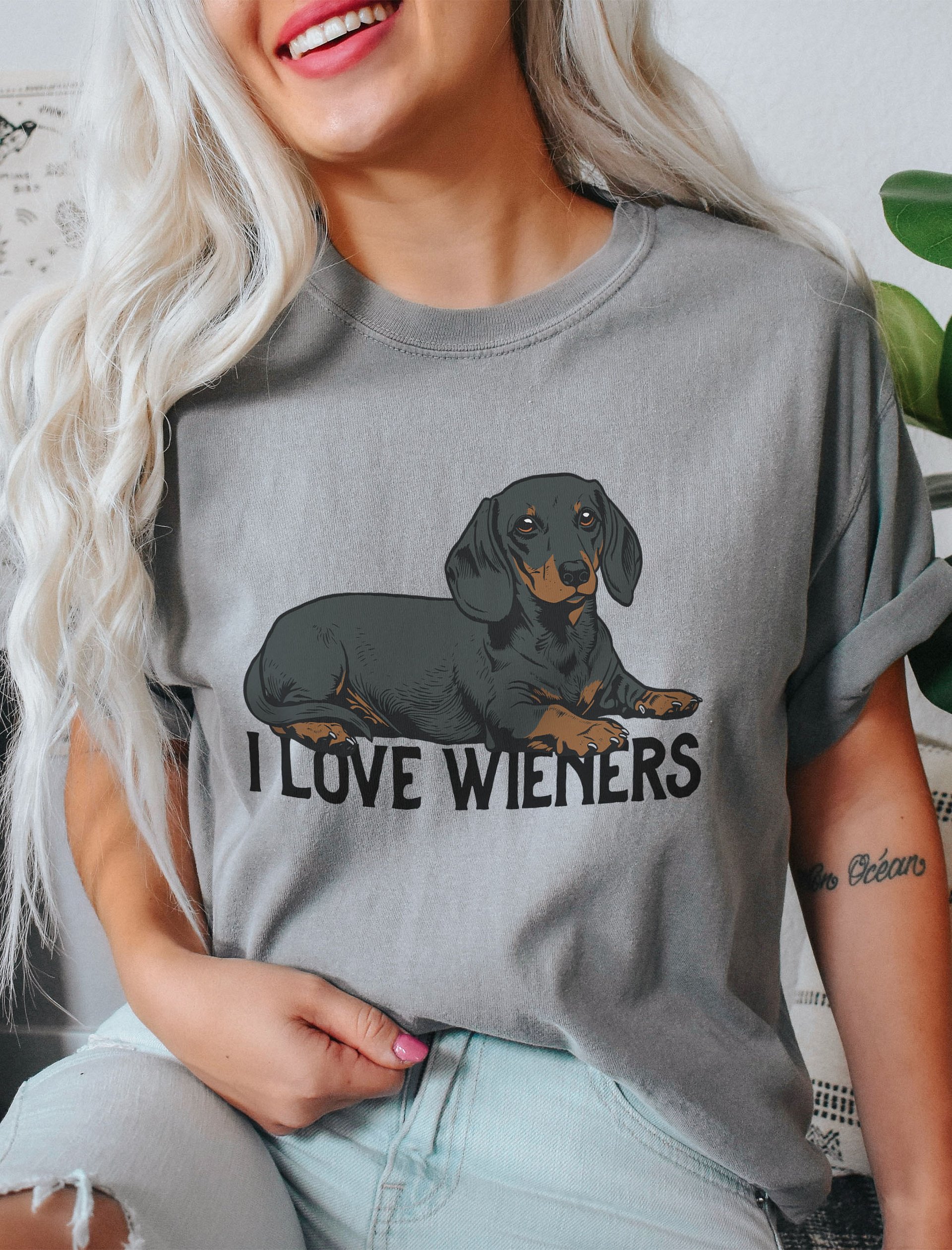 I Love Wieners T-Shirt of a Daschshund | Funny T-Shirt for Wiener and Doxie Owners product image (21)