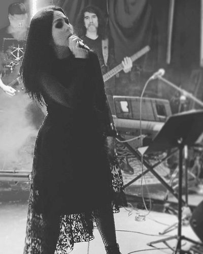 Thank you for the lovely photos!🖤🤘🏻
.
#live #triphop #gothgirl #maferlabastida #gothaesthetic #gothic #darkpop  #darkmusic #s...