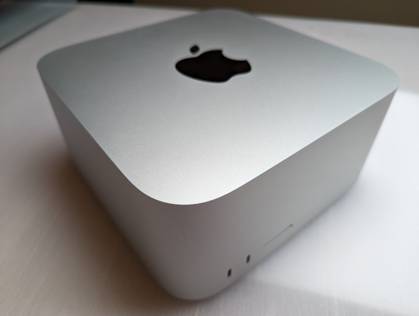 M1 ULTRA MAC STUDIO - 64GB / 1TB product image (1)