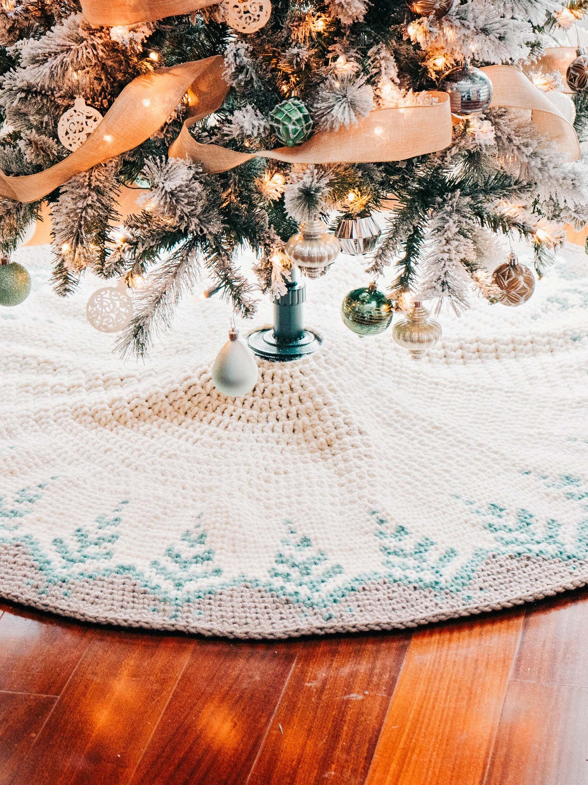 Pine Crochet Christmas Tree Skirt Pattern product image (2)