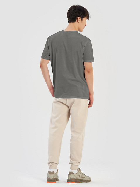 Photo showing Gildan Unisex Softstyle T-Shirt