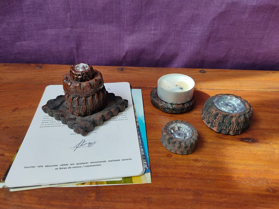 Conjunto de pneus composto por 4 peças, pisa-papéis, suporte incenso, suporte tealight, taça de clips product image (1)