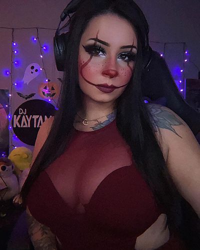 Put together some Pennywise makeup for tonight’s stream 💃🏼✨ what will I do next? Something involving a red bow tie and playin...