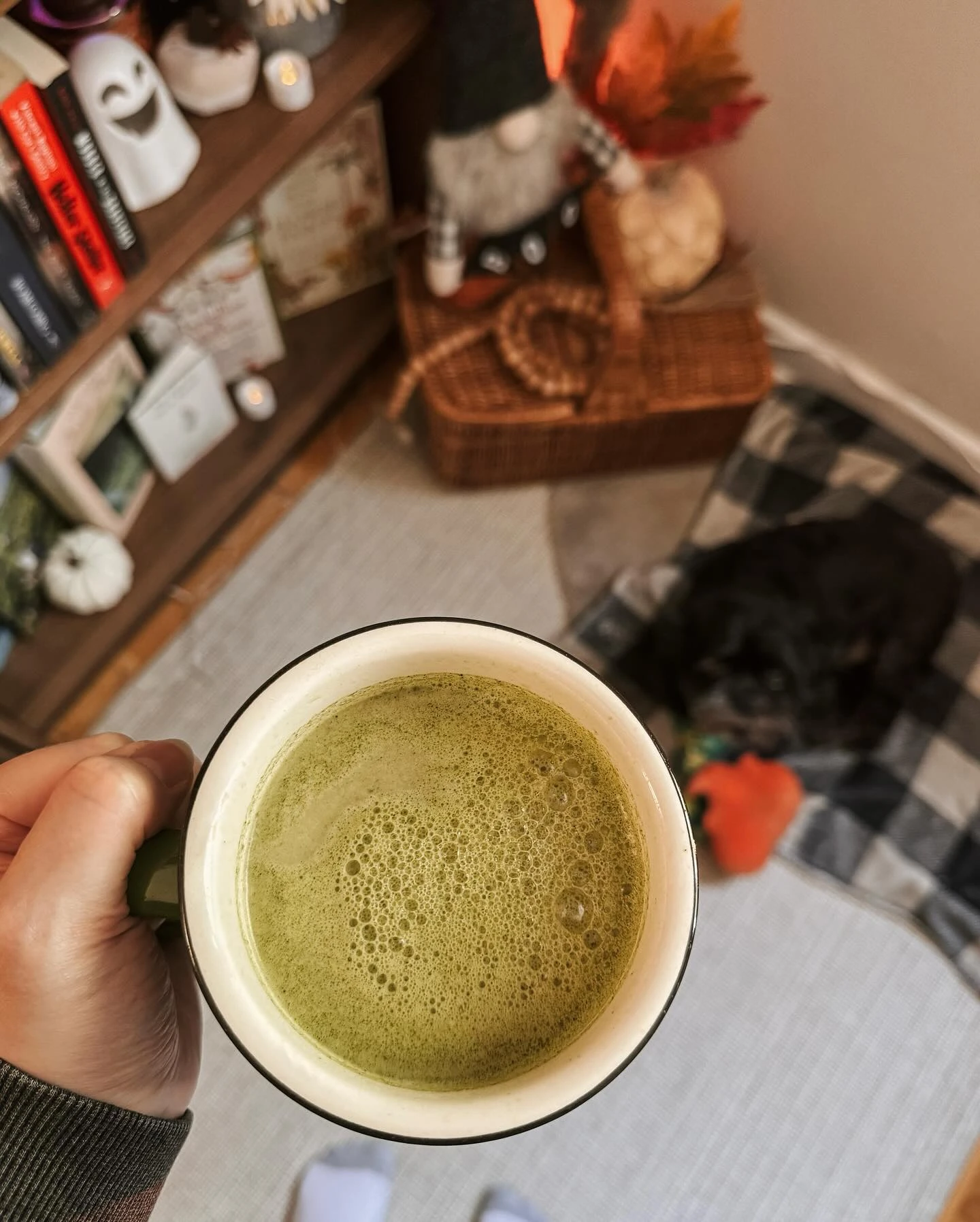 matcha mornings 🍵☀️

hope everyone gets to enjoy some of the long weekend, even if you have to work 💛