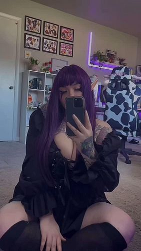 Esil just waiting for Jinwoo 😭 
also, sorry about the dirty mirror. 
*
*
*
*
*
TAGS: #alt #tattoo #tattoos #cosplay #cosplaye...