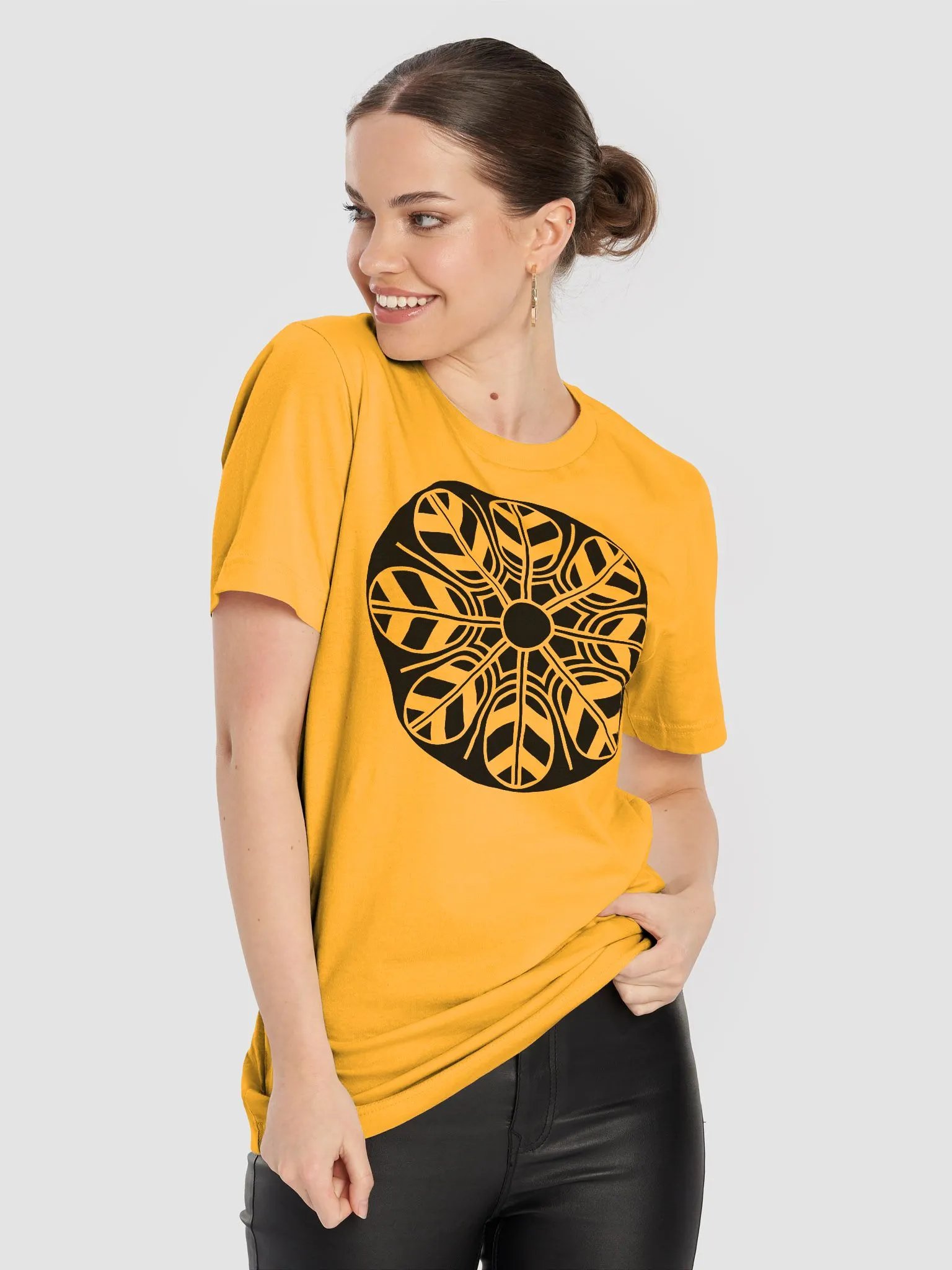 🏷️ Inoue clan Mon T-shirt product image (3)