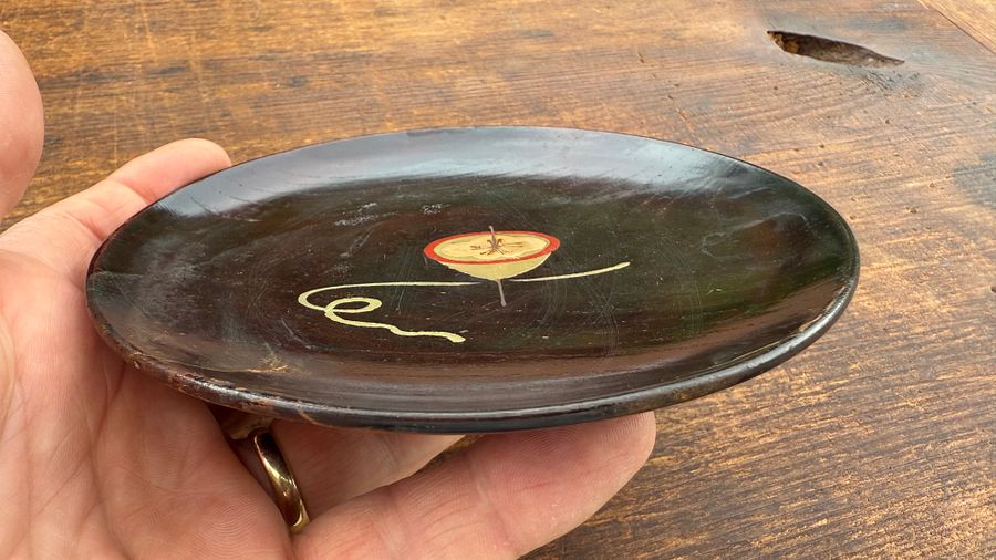 🎎 Antique Japanese Lacquer Plate with Koma Design – Japan Antique Roadshow product image (5)