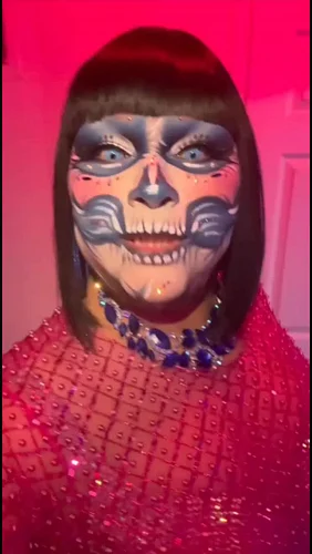 THIS IS INSANE!! I LITERALLY CANNOT BELIEVE IT. 😂 IT’S A HALLOWEEN MASSACR AND THE GIRLS CAN’T TAKE IT 😭🎃🌈🧱 LOS QUIERO MUCHO....