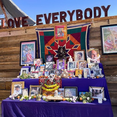 Celebrating a beautiful time of unity & restoration at @bhakti_fest 🙌🙏💖🕊️💗 Super grateful to the Divine Feminine Sri Radha fo...