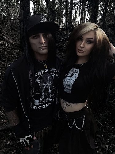 🕯️ Cursed connections & Vices & Vibes 🕯️
Two souls bound in black threads of rebellion. 
⚡️Muxi wears our Cursed Connections ...