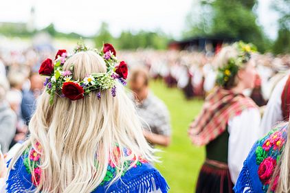 How to throw a Swedish Midsommar party